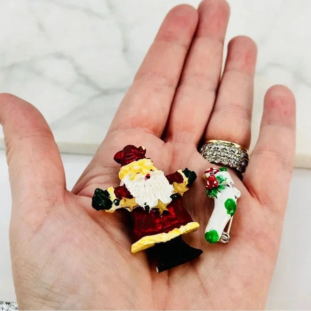 Vintage Christmas Brooch Pins Set of 2 Unisex Rustic Resin Santa Metal S…